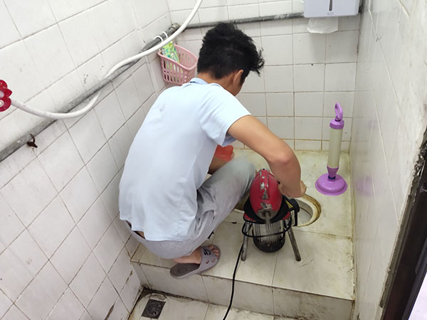 陇南肥皂掉到马桶里把马桶堵住了怎么办？马桶堵住了怎么办