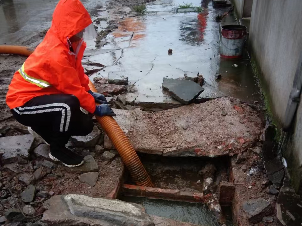 陇南专业清理污水池 炜誉市政以规范流程守护城市 “肠道”