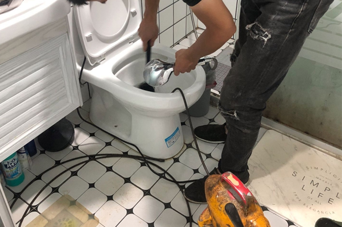 陇南马桶堵塞自己疏通还是找师傅？专业上门服务让你省时更省心