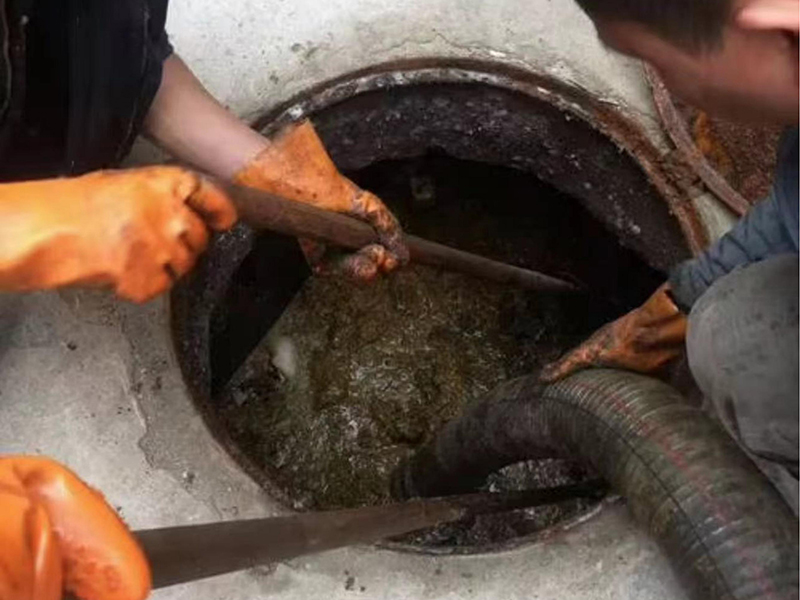 陇南清理化粪池时如何避免沼气的危害？